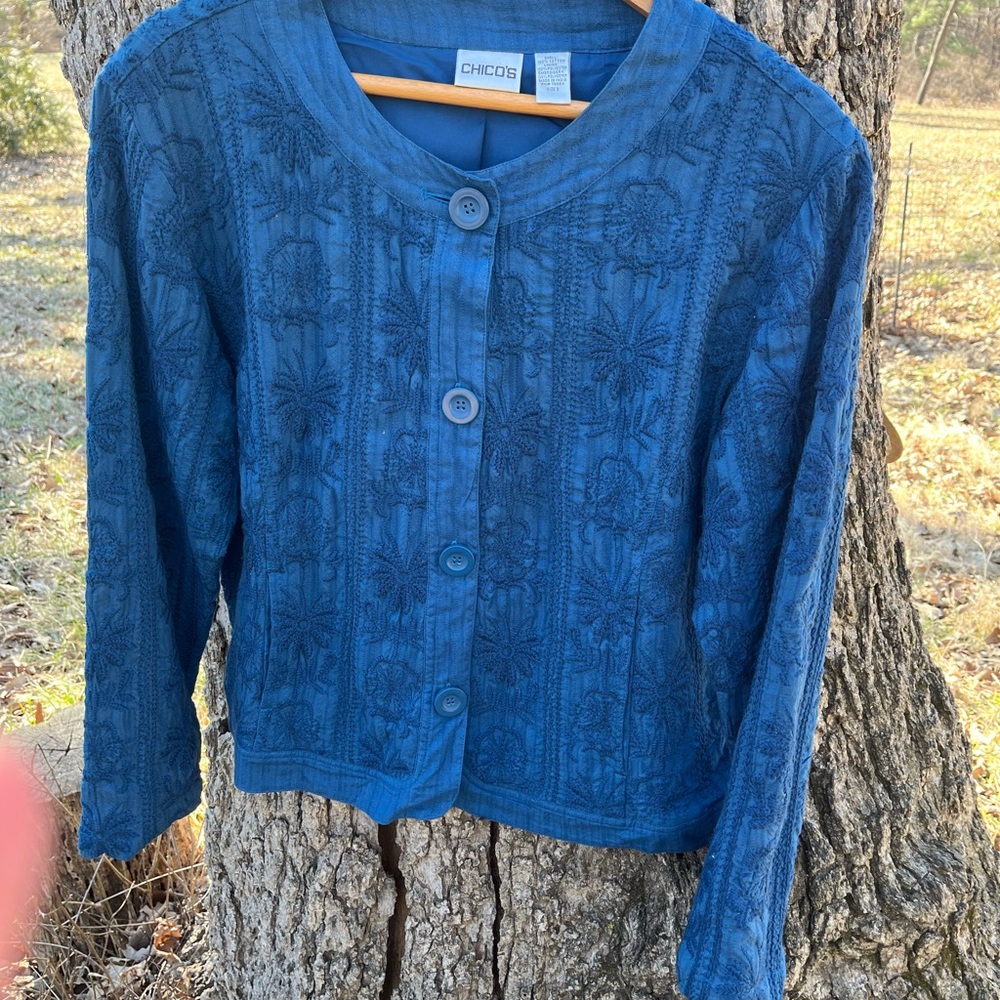 ⭐️Chicos Embroidered Jacket in size 3